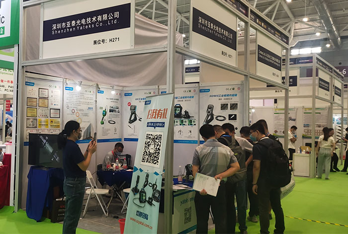 2021深圳工業內窺鏡展亞泰光電展臺前前來咨詢的現場觀眾